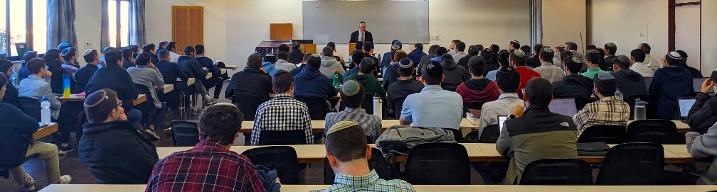 Rav Rosensweig giving shiur